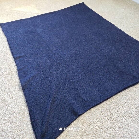 C by Bloomingdales NAVY Cashmere Wrap Scarf PRICE FIRM - Picture 7 of 9